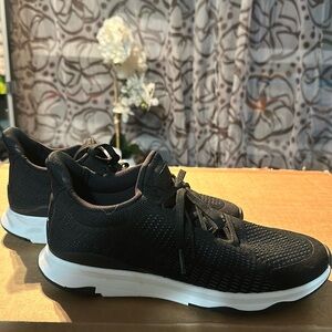 Fitflop women lightweight sneakers.